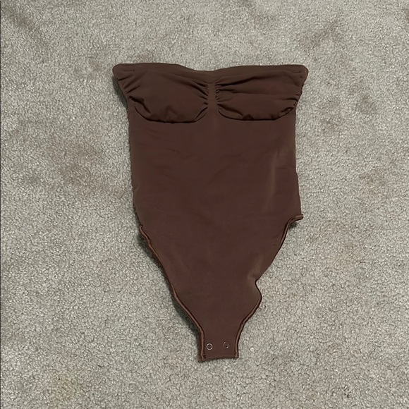 Skims Strapless Thong Bodysuit Jasper - Picture 1 of 5
